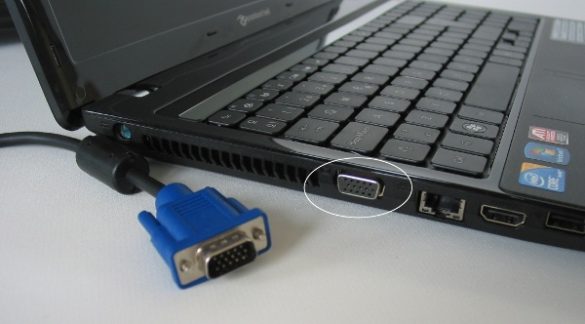 how to connect laptop to projector using hdmi to vga cable
